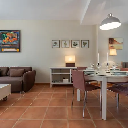 Tuguest House *